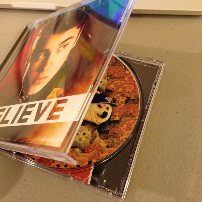 Trollando os CDs de Justin Bieber