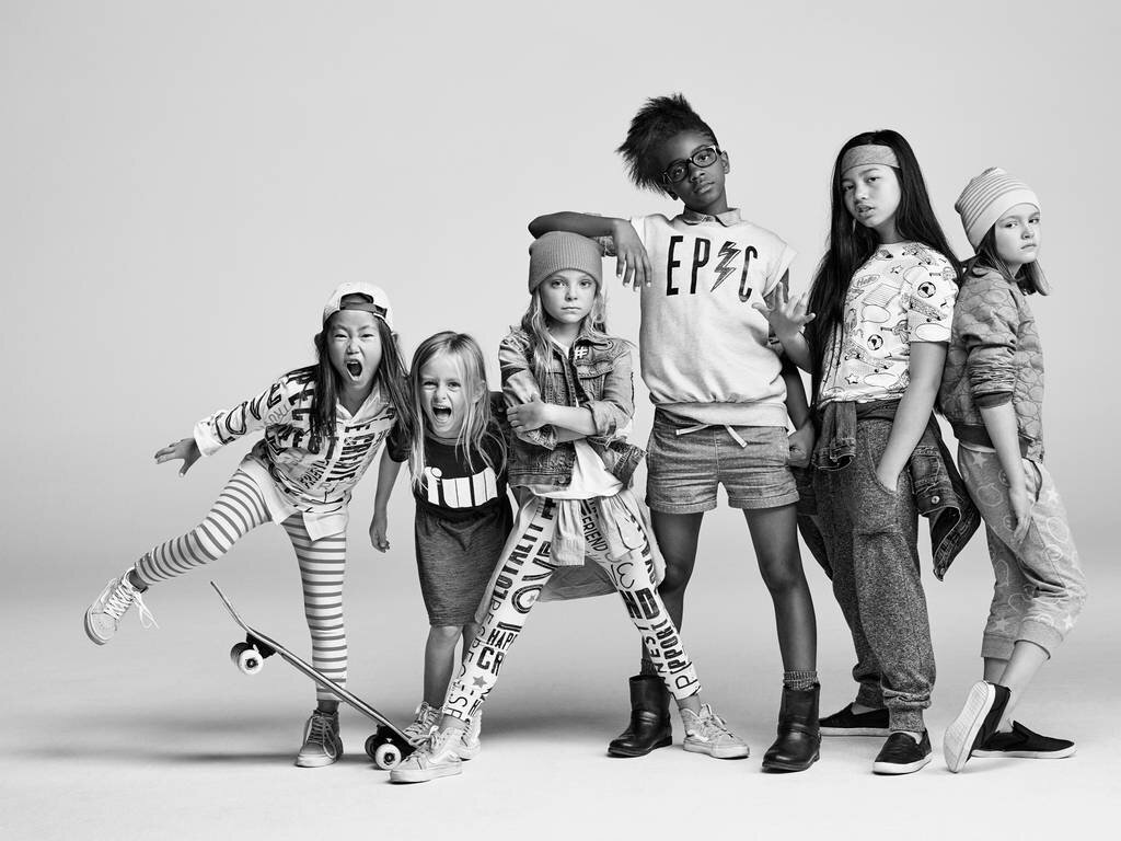 A parceria entre Ellen DeGeneres e Gap: linha de roupas infantis com o objetivo de estimular as meninas a serem do jeito que são, livres das convenções sociais.